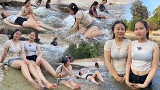 ชาวบ้านพากันมาเล่นนน้ำเยอะมาก ถือว่าเป็นแหล่งท่องเที่ยวของหมู่บ้านเลยนะ‼️🇱🇦🇹🇭