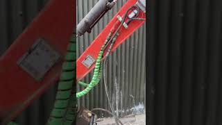 Connecting Pressurised Hydraulic Hoses The Easy Way - #Shorts