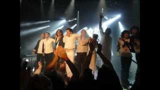 QUEEN Extravaganza - Photos - Chicago - 2012-06-01 (Don't Stop Me Now-acoustic version)