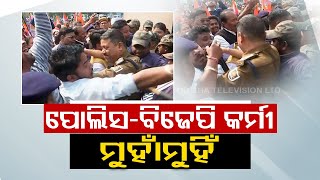 Scuffle breaks out between BJP activists, police during cholera death protest in Rourkela