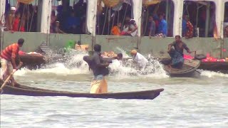 দেখুন যেভাবে ঘটে নৌ দুর্ঘটনা একটুর জন্য রক্ষা পেল নৌকা।।Launch Accident Buriganga river Bangladesh