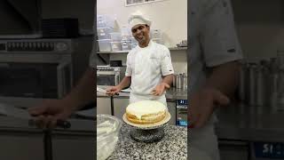 എന്നെ ട്രോളാൻ ഞാൻ മാത്രം മതി 😜😁😁😄.. Hot kitchen chef in pastry 😄#funtime #cheflife