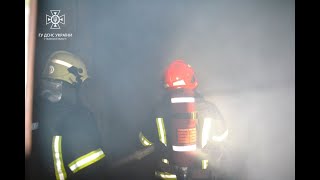 м.Львів: рятувальники ліквідували пожежу в будівлі автосервісу