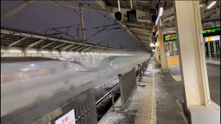 夜の東北新幹線/下り新幹線通過/郡山駅12番線