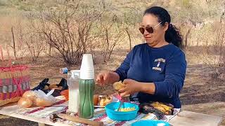 Mi Hermana Preparo Un Desayunando Comiendo En El Campo