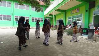 Tari Manuk Dadali Kelas 5B