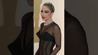 Lady Gaga en un vestido de Versace en los Oscars 2023 #short