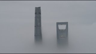 Heavy Fog Affects Traffic in Shanghai