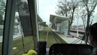 高雄輕軌列車 凱旋中華站至籬仔內站車前沿途風景