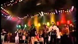 YouTube - All singers with Nusrat Fateh Ali Khan in Womad Concert at 6-15.flv