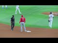 なんと 塁上の大谷に審判までも大接近！大谷と絡みたい光景！【現地映像】