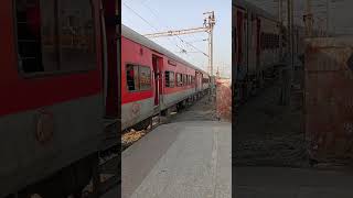 12381 Poorva Express Howrah Jn to New Delhi