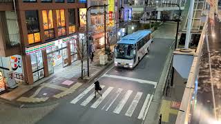 神奈中リムジンバス　横断歩道手前一時停止