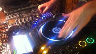 Johnny Scratch-CDJ 2000 Scratching Freestyle