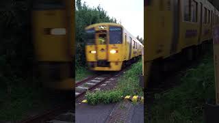 【なのはな号】  影原踏切を通過します。　#shorts #JR #train