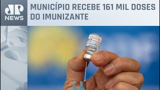 Cidade de SP começa a aplicar vacina bivalente contra Covid-19 em público a partir de 50 anos