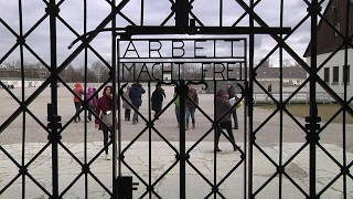 Gestohlenes Tor zurück im KZ Dachau