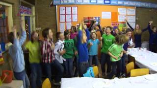 Groep 8 gaat los op K3!!!