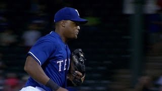 COL@TEX: Beltre stops a sharp grounder, fires for out