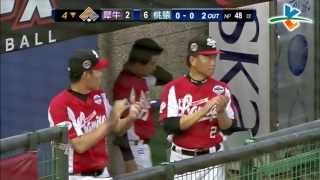 20130616 CPBL 犀牛V.S猿 4下 桃猿四局下半攻勢再下一城