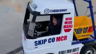 Mini skip truck