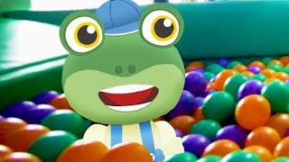 Gecko and The Play Bus - Gecko's Real Vehicles | Learning Colors | Buses and Trucks For Kids
