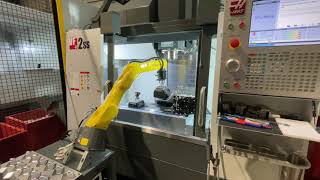 CHEZ MEGETECH CENTRE D'USINAGE HAAS VF2SS 5 AXES + ROBOT CHARGEMENT AUTOMATIQUE