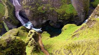 A Fjaðrárgljúfur waterfall in stabilized 4K