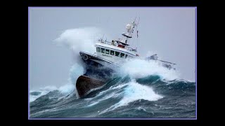 Monster Waves VS large Ships in terrible Storms  big ships sinking survival