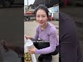 【聰仔街拍】土豆臘肉真的很好吃 拍摄 街拍 街拍美女 街拍小姐姐 生活 熱門 分享 好看的小姐姐