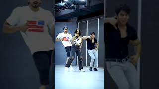 phone kat de Mummy aa gai kya 😂 zb pagla pagli . Mr faisu aadil khan new dance video.#mrfaisu #faisu