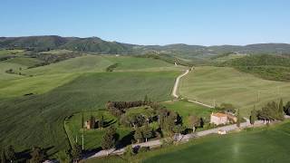 P652 - Casale panoramico con terreno in vendita a Pienza