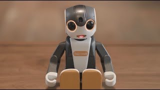 新しいRoBoHoN（ロボホン）学び、遊び、お留守番も。