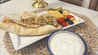 الشاف كتعجبو الشوارما و لكن ماكتعجبوش ديال الزنقة لأن البنة التعليكة وصلصة التومية هيا هادي لي لذيذة
