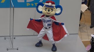 クリスマスより一足早くモレラ岐阜にドアラサンタが登場！ (2022/12/17)