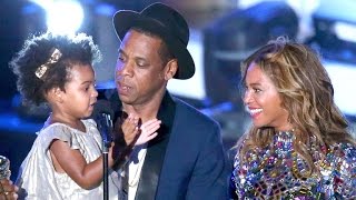 Blue Ivy Presents VMA to Mom Beyonce