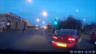 Driver Blocks Entire Lane To Queue Jump One Car - AJ03 GMU