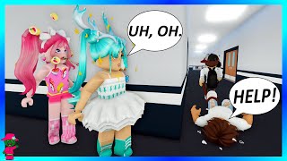 My LEVEL 908 Friend Is a SCARY BEAST!!! (Roblox Flee The Facility)