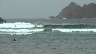 '12.6/18 台風４号接近前のヤドリ浜のサーファー