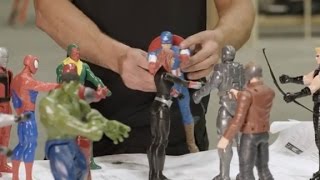 Chris Hemsworth smashes Marvel toys