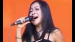 Asian girl singing: in Hindi O SAIBA