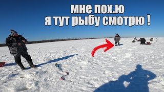 САМЫЙ НАГЛЫЙ РЫБАК НА ВОЛГЕ! Ловля Плотвы на Рыбинке. Последний лёд 2022. Подводная съёмка