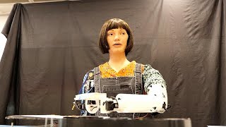 UK: A humanoid robot paints portraits