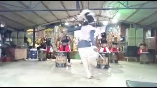 Kaman danse avec Ballet Merveilles de Guinée