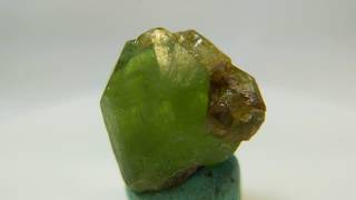 造岩礦物 閃石 - 橄欖石觀察 Peridot