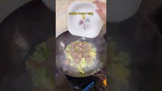 [太阳]花菜牛丸汤是特色美食[色][色]营养丰富，好吃又美味，家乡的味道，故乡的美食，[愉快]美味可口，下饭超赞👍👍！[色][色]如果您喜欢我的分享温州地道美食Local cuisine#温州美食