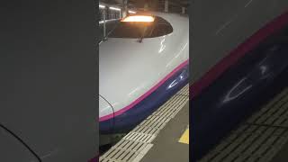 2024/09/19(木) JR盛岡駅12番線ホーム 64B やまびこ64号＠東京行 E2系J70編成(E5系代走) 10両編成 東北新幹線