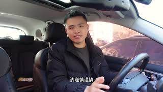 连续开车1000公里都不觉得累的小窍门，跑长途前一定要学会 为什么老司机一天开1000多公里都不觉得累，而你开二三百公里就累的不行，其实老司机在长途开车防止疲劳方面是有小窍门的，今天我就全部告诉大家，