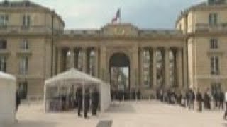 Le Pen and her MPs arrive at National Assembly