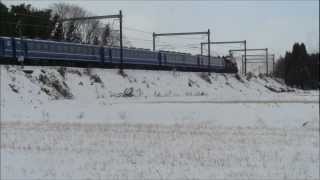 雪の北陸本線を走る列車（SL北びわこなど）＠河毛～高月 2013.1.27